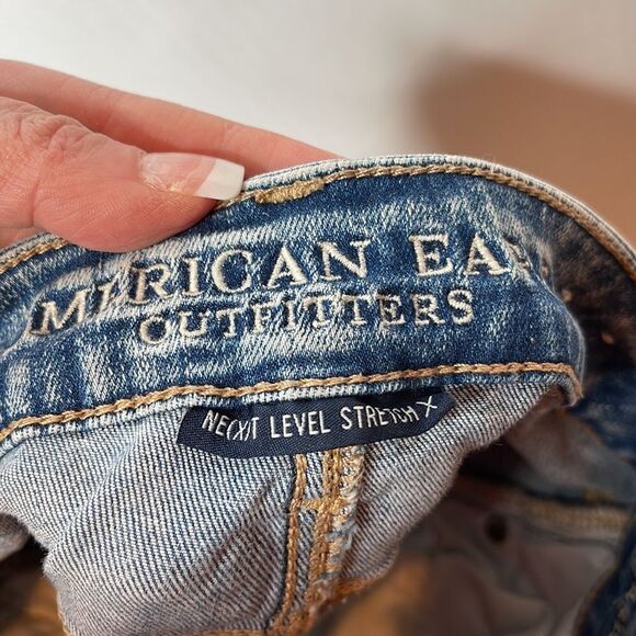 American Eagle High Rise Shortie Distressed Jean Shorts. Size 2. - Picture 6 of 11